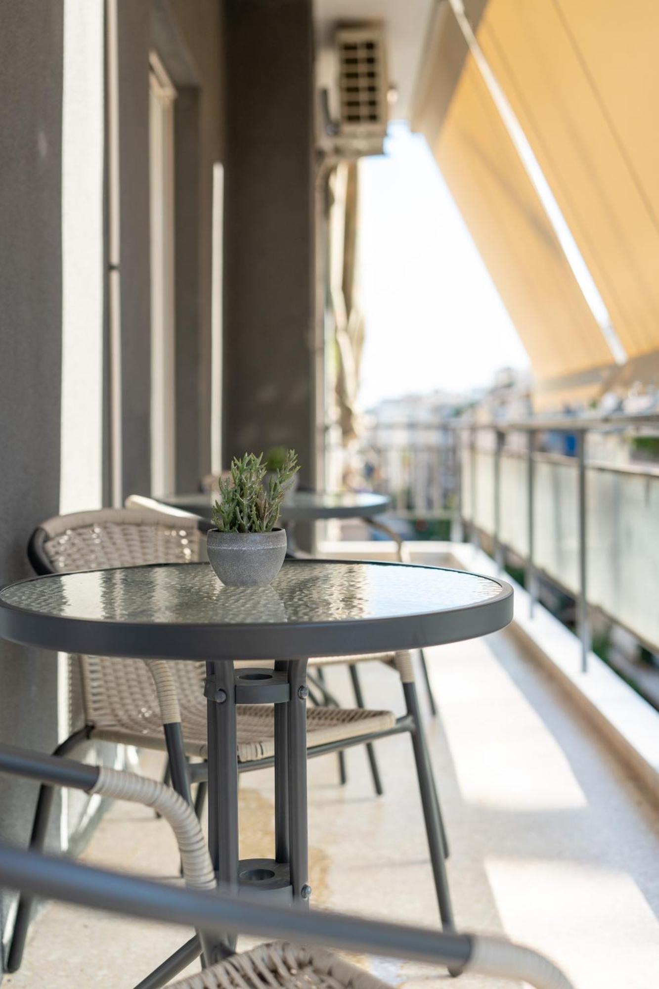 Luxury Apartment Next To The National Museum Афины Экстерьер фото